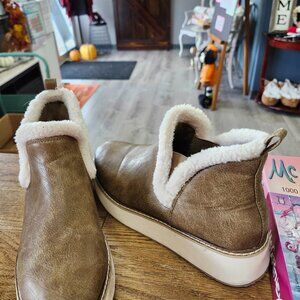 Yellow Box Korena Boot in Tan Platform NWOT